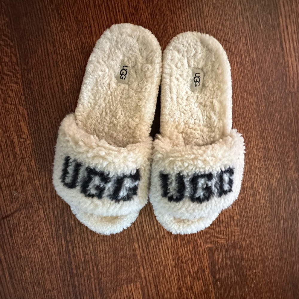 Ugg slippers Like BRAND NEW